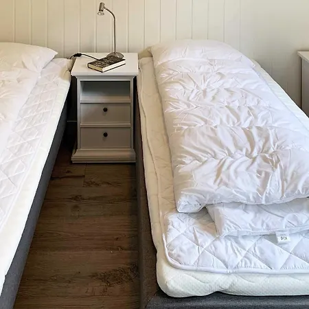 Сasa de vacaciones 8 Person In Urangsvag *
