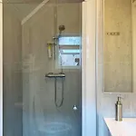 8 Person In Urangsvag *